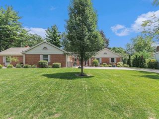 Foreclosed Home - 1520 ASH DR E, 46514