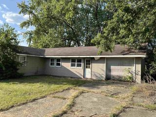 Foreclosed Home - 29935 CONNECTICUT AVE, 46516