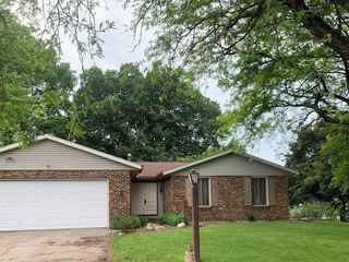 Foreclosed Home - 1807 SWEETBRIAR DR, 46528