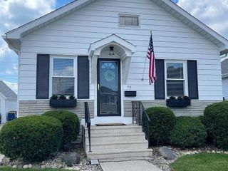 Foreclosed Home - 711 W 9TH ST, 46544