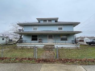 Foreclosed Home - 218 E 9TH ST, 46544