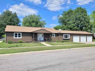 Foreclosed Home - 906 E 6TH ST, 46544