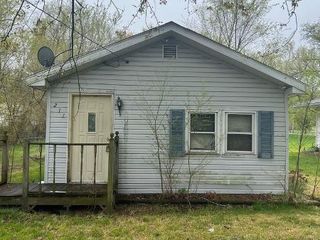 Foreclosed Home - 211 E LOUIS ST, 46561