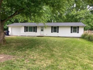 Foreclosed Home - 1318 SAINT MARYS DR, 46580