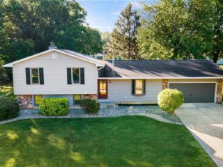 Foreclosed Home - 407 E LYNNWOOD DR N, 46580