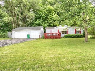 Foreclosed Home - 1040 CHAPMAN LAKE DR, 46582