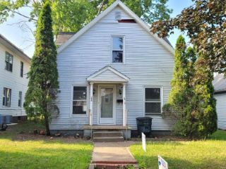 Foreclosed Home - 1118 E BOWMAN ST, 46613