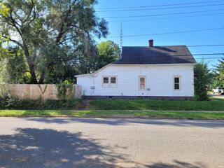 Foreclosed Home - 1702 KENDALL ST, 46613