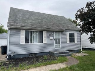 Foreclosed Home - 208 WALTON AVE, 46619