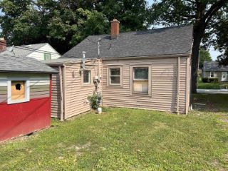 Foreclosed Home - 2606 MAUMEE AVE, 46803