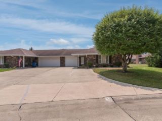 Foreclosed Home - 874 E BELL DR, 46953