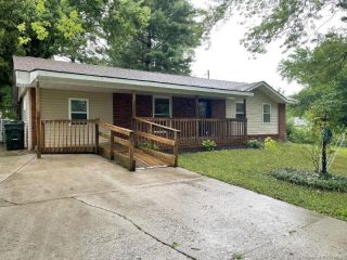 Foreclosed Home - 8302 SHORT ST, 47122