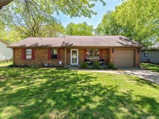 Foreclosed Home - 1202 BLUEGRASS TRL, 47130