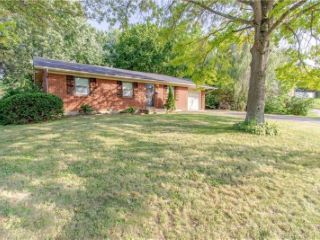 Foreclosed Home - 306 COUNTRY CLUB DR, 47150