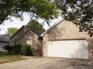 Foreclosed Home - 3433 OLD FIELD LN, 47203