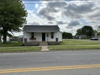 Foreclosed Home - 1106 N BROADWAY ST, 47240