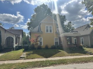 Foreclosed Home - 407 E CENTRAL AVE, 47240