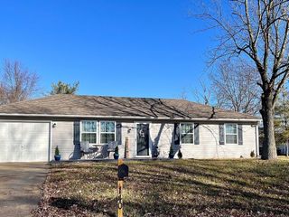Foreclosed Home - 140 HITCHCOCK DR, 47246