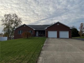 Foreclosed Home - 8931 E COUNTY ROAD 200 N, 47274