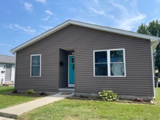 Foreclosed Home - 723 W LAUREL ST, 47274