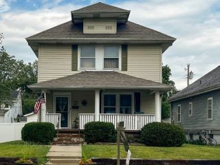Foreclosed Home - 606 N PINE ST, 47274