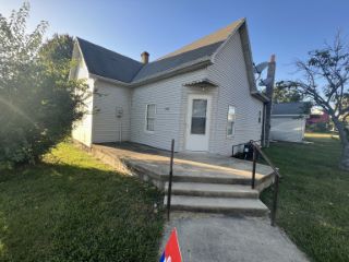 Foreclosed Home - 200 W MAIN ST, 47283