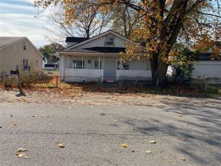 Foreclosed Home - 1123 W 17TH ST, 47302