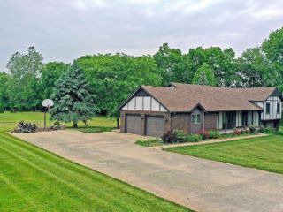 Foreclosed Home - 9561 S HONEY CREEK RD, 47302