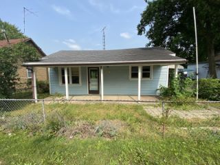 Foreclosed Home - 3214 S VINE ST, 47302