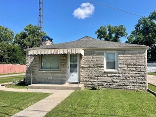 Foreclosed Home - 2702 E 16TH ST, 47302