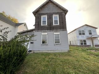 Foreclosed Home - 2324 S WALNUT ST, 47302