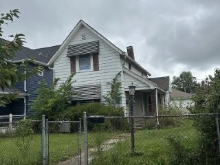 Foreclosed Home - 208 E 8TH ST, 47302