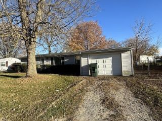 Foreclosed Home - 2804 N COLBERT DR, 47303