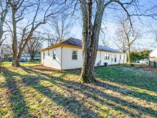 Foreclosed Home - 2426 W SHEFFIELD DR, 47304