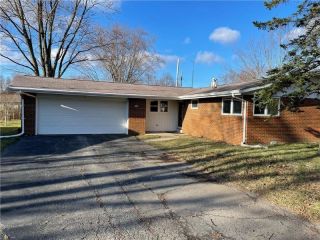 Foreclosed Home - 1800 W EARL DR, 47304