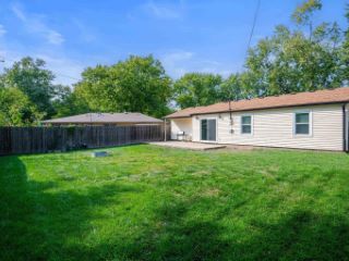 Foreclosed Home - 2401 W BARCELONA DR, 47304