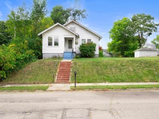 Foreclosed Home - 521 S MOUND ST, 47305