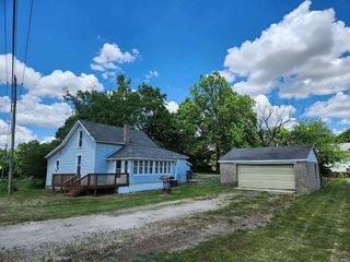 Foreclosed Home - 404 W INDIANA AVE, 47338