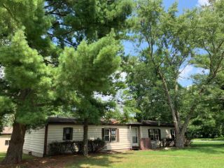 Foreclosed Home - 221 E 3RD ST, 47348