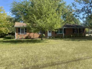 Foreclosed Home - 501 N CHARLES ST, 47371