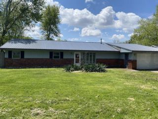 Foreclosed Home - 7901 W South Dr, 47396