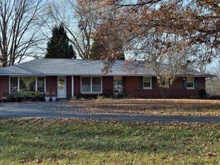 Foreclosed Home - 8108 S STRAIN RIDGE RD, 47401