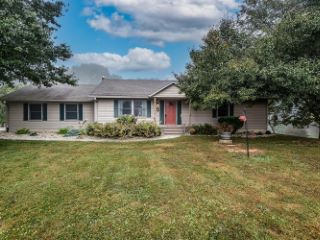 Foreclosed Home - 1717 E WINESAP CT, 47408