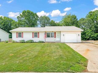 Foreclosed Home - 433 W BLACKFOOT DR, 47429