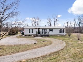 Foreclosed Home - 9051 W MOUNT CARMEL RD, 47433
