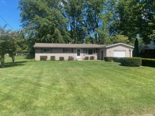 Foreclosed Home - 1413 W DECKARD DR, 47446