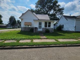 Foreclosed Home - 818 S MAIN ST, 47512
