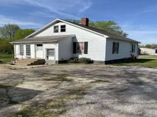 Foreclosed Home - 201 S 1ST ST, 47541
