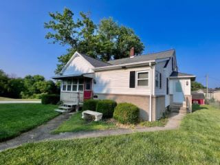 Foreclosed Home - 207 N 5TH ST, 47541