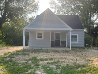 Foreclosed Home - 501 S CHERRY ST, 47542